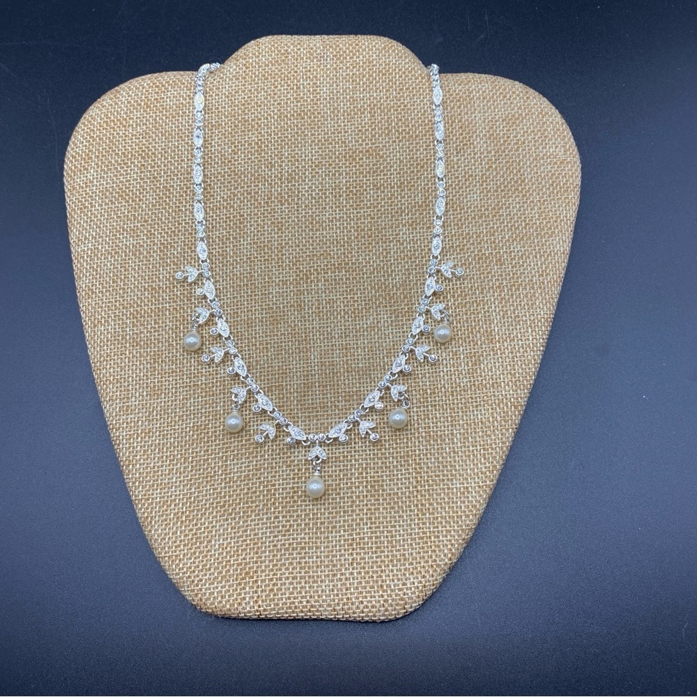 Silver Tone Imitation Pearls Rhinestones Stunning Fancy Formal Necklace - Picture 9 of 11
